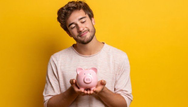 How do simple money habits for everyday life reduce stress over time