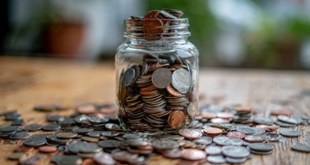 How do weekly money habits keep finances under control