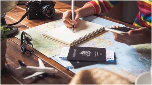 Why does knowing how to create a travel itinerary reduce stress?